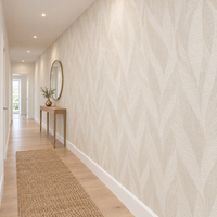 Papier peint feuilles stylisées ivoire beige dans un couloir