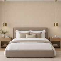 Papier peint uni aspect lin beige grisé dans une chambre avec lit tapissé