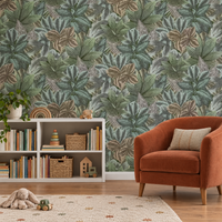 Papier peint feuilles tropicales vert sauge et gris bleuté dans une salle de jeux et de lecture