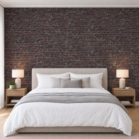 Chambre avec papier peint effet brique gris anthracite et bordeaux