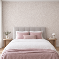 Chambre avec papier peint feuillage tonal gris taupe clair