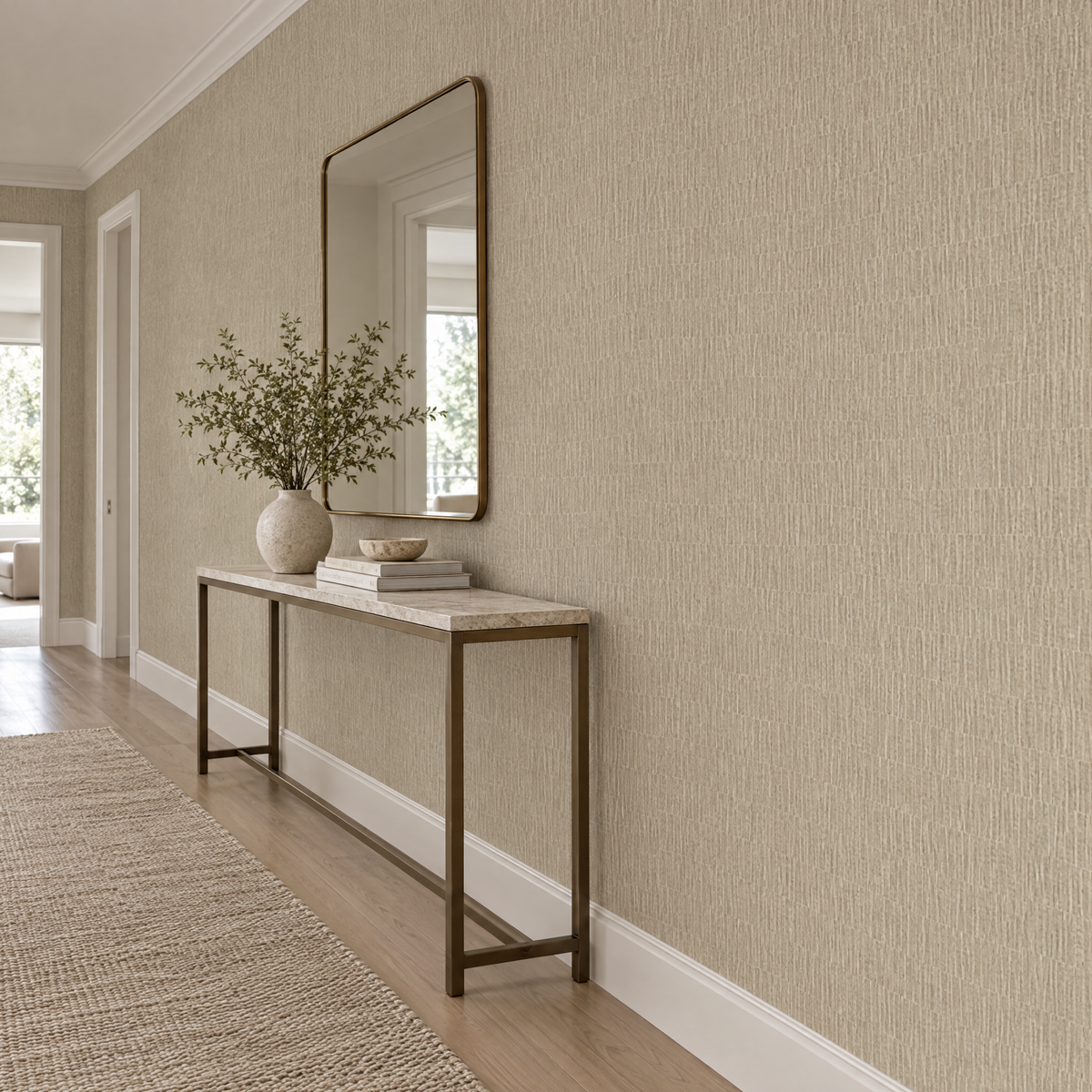 Papier peint effet bois texturé beige dans un couloir