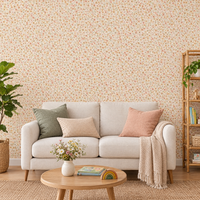Papier peint petites fleurs enfant rose, beige et vert dans un salon