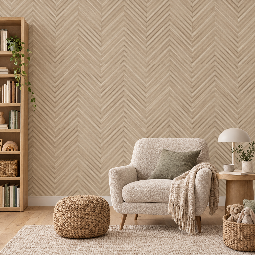 Papier peint chevrons effet parquet beige et crème dans une salle de lecture et de jeux