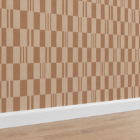 Papier peint motif carrelage marron et beige, gros plan sur la plinthe